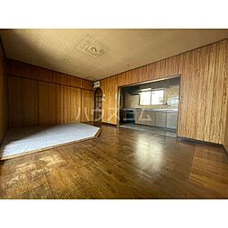 ウイング道徳通 3F 3階5LDKのリビング/ダイニング