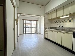 ジョイ嵯峨野 412 4階3LDKのリビング/ダイニング