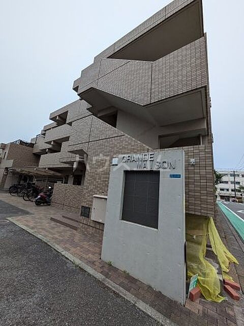 2 / 11