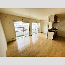 衣浦マンションＡ棟 302 3階2LDKのリビング/ダイニング