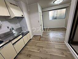 マンションいそい常盤 1階1LDKのリビング/ダイニング