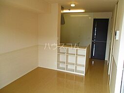 コマンドゥール 1階1LDKのリビング/ダイニング