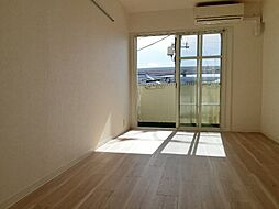 イエローエンバシー 5階ワンルームのリビング/ダイニング