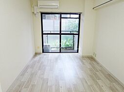 ホワイエ・ドゥ・ラ・メール 1階ワンルームのリビング/ダイニング