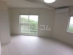 スリーパインズ 205 2階ワンルームのリビング/ダイニング