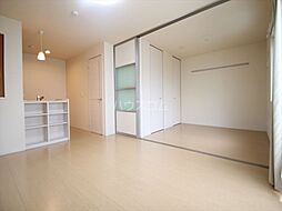 ドゥーブル　A 2階1LDKのリビング/ダイニング