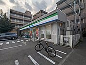 【コンビニエンスストア】ファミリーマート　戸塚吉田町店まで580ｍ