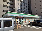 【コンビニエンスストア】ファミリーマート　スリーウェル新横浜店まで1282ｍ