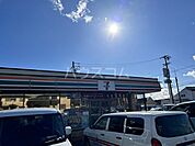 【コンビニエンスストア】セブン-イレブン　豊川大崎町店まで886ｍ