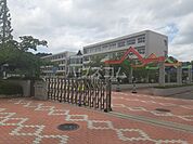 【小学校】五ヶ丘東小学校まで306ｍ