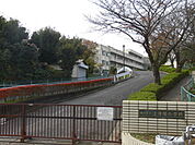 【小学校】横浜市立 上寺尾小学校まで1185ｍ