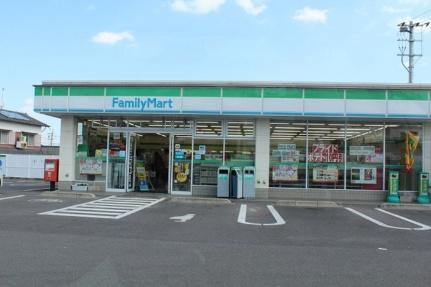 画像18:ファミリーマート高松仏生山南店(コンビニ)まで581m